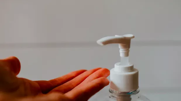 Person disinfecting his hands with soap